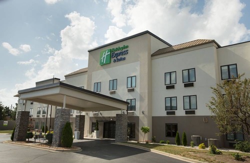 Madison Hotel | Holiday Inn Express Hotel & Suites Madison, an IHG Hotel