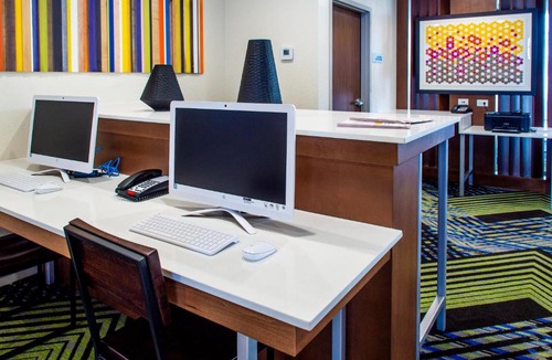 Central Oklahoma City Hotel | Holiday Inn Express & Suites - Oklahoma City Airport by IHG