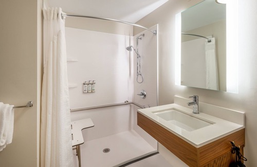 Vermilion Hotel | Holiday Inn Express Vermilion by IHG