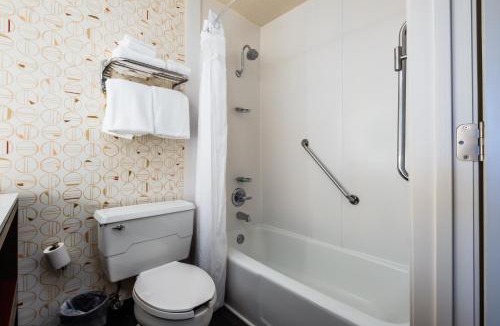 Spring Lake Hotel | Holiday Inn Grand Haven-Spring Lake by IHG