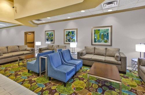 Bolingbrook Hotel | Holiday Inn Hotel & Suites Bolingbrook, an IHG Hotel