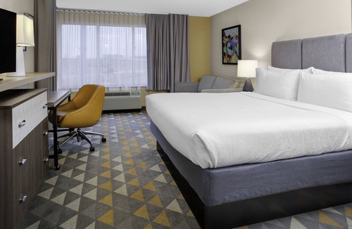 Lima Hotel | Holiday Inn Hotel & Suites Lima by IHG