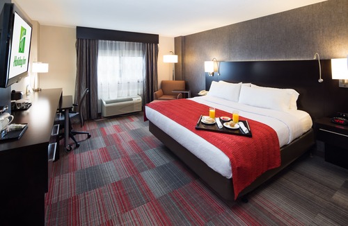 Glendale Hotel | Holiday Inn Milwaukee Riverfront, an IHG Hotel