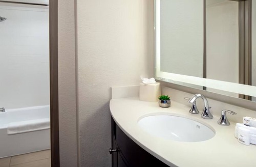 Camelback East Hotel | Holiday Inn Phoenix Airport North, Standard 2 Queens - Near City Hotspots