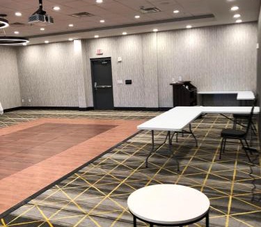 Kalamazoo Hotel | Holiday Inn & Suites Kalamazoo West