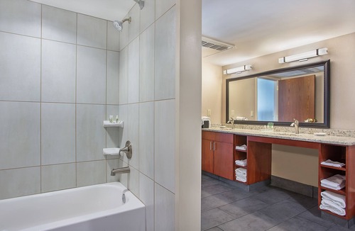 Bowling Green Hotel | Holiday Inn University Plaza-Bowling Green by IHG