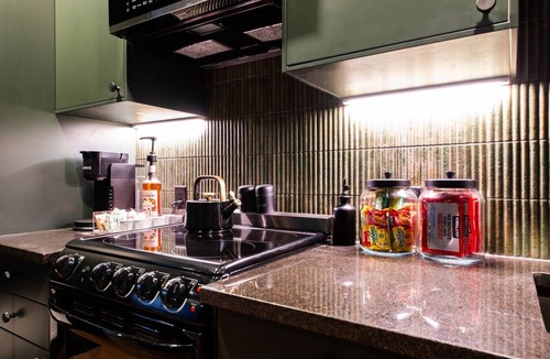 Downtown Louisville Apartment | Hollyhock Suite 505: 2 beds/1 bath