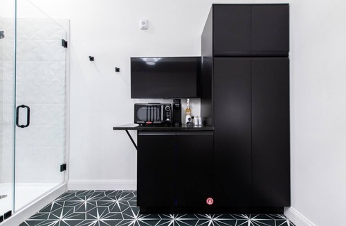 Downtown Louisville Apartment | Hollyhock Suite 509: 1 bed/1 bath