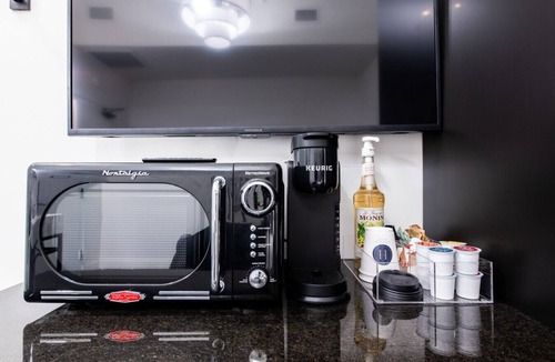 Downtown Louisville Apartment | Hollyhock Suite 509: 1 bed/1 bath