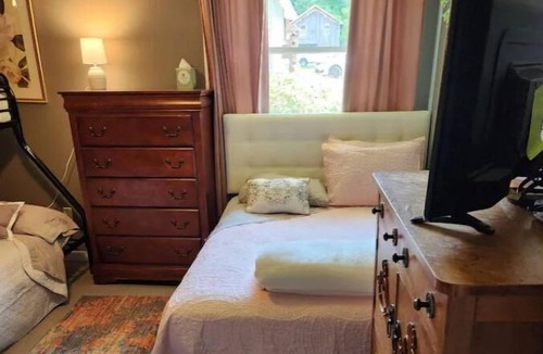Crittenden House | Home Away close to Darien Lake