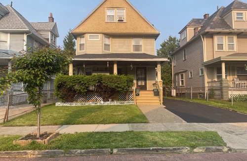 Cleveland House | Home away from home, By university , hospitals , museum, Pet friendly.
