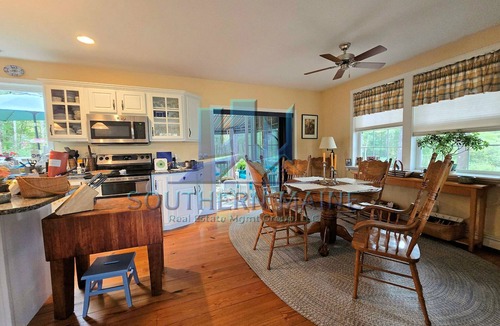 Westbrook House | Home away from home in suburb of Portland