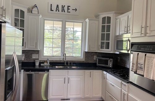 Zenda House | Home away from homeW3676 Lakeview Ave Lake Geneva, IL