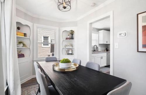 South Euclid House | Home Away From Home - Beautiful Yard