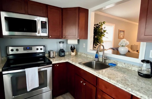 Warwick House | Home by Oakland Beach & Airport
