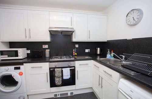 East End Apartment | Homely Flat close to Centre with Free Parking!