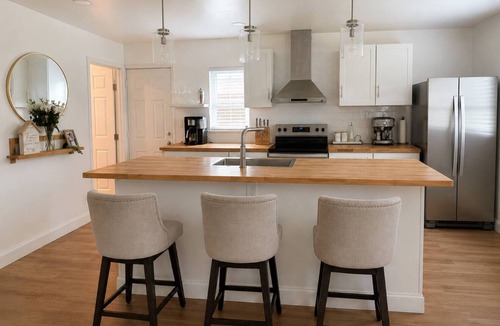 Dayton House | Homestead bungalow located in Dayton OH 3 bedrooms with AC