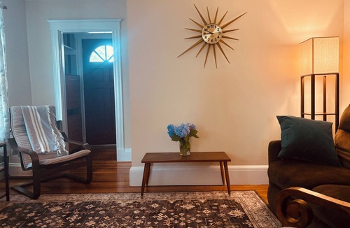 Swampscott Apartment | Homey 3-bedroom apt. in quiet neighborhood Swampscott 7 minute walk Beach.