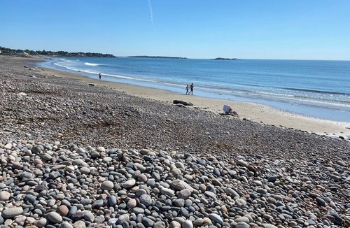 Swampscott Apartment | Homey 3-bedroom apt. in quiet neighborhood Swampscott 7 minute walk Beach.