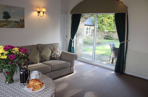 Cramlington Cottage | Honeysuckle Cottage - one‑bedroom, dog‑friendly cottage with countryside feel