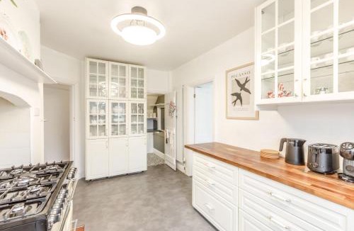 Winchester House | Host & Stay - Combpyne