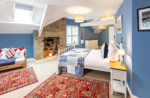 Lesbury House | Host & Stay - Old Reading Room