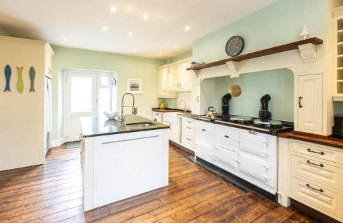 Lesbury House | Host & Stay - Old Reading Room