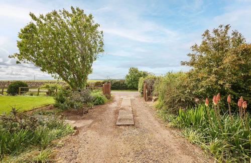 Fenwick House | Host & Stay | The Homestead