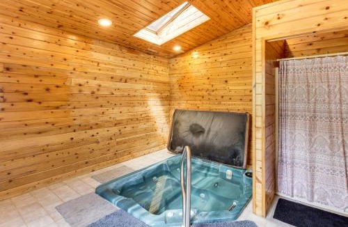 Onamia House | Hot Tub & 2 Recreation Rooms: Spacious Onamia Home