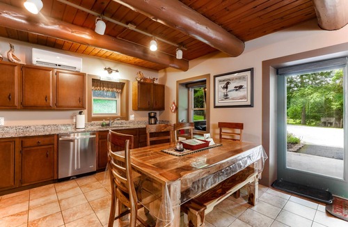 McHenry Cabin | Hot Tub Fire Pit Gas Grill Wood Stove Roku