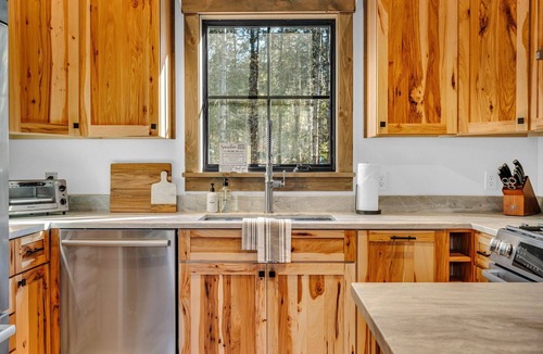 Bethel Ski Chalet | Hot Tub | Game Room | Dog-Friendly | Sleeps 14