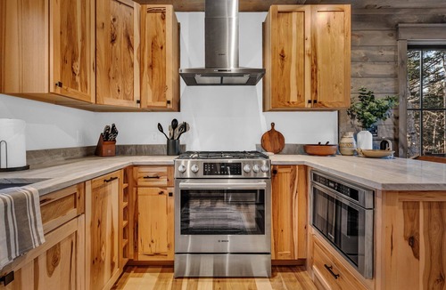Bethel Ski Chalet | Hot Tub | Game Room | Dog-Friendly | Sleeps 14