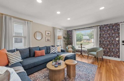 Parma Heights House | Hot Tub Game Room with Shuffleboard N64 Sleeps 8