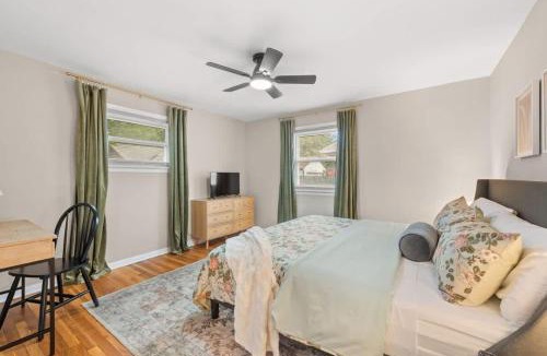 Parma Heights House | Hot Tub Game Room with Shuffleboard N64 Sleeps 8