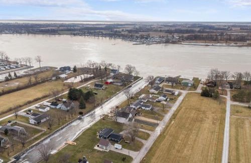 Port Clinton House | Hot Tub, Lake Access, & Dock: Port Clinton Retreat