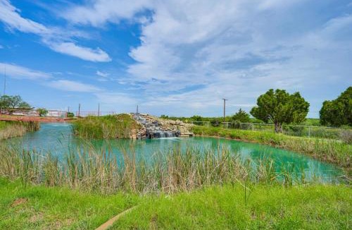 Wichita Falls House | Hot Tub & Sauna! 2 Wichita Falls Units 1 Mi to AFB