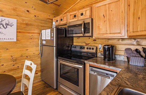 Nancy Cabin | Hot Tub & Seasonal Views of Lake Cumberland