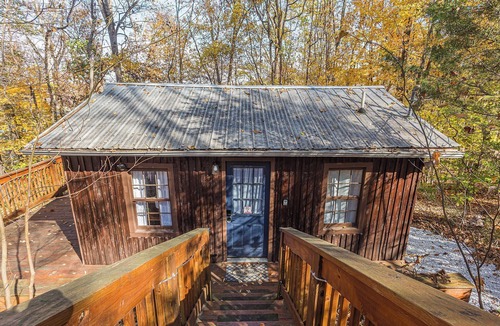 Nancy Cabin | Hot Tub & Seasonal Views of Lake Cumberland
