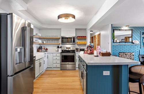 Two Rivers House | Hot Tub | Sleeps 20 | Private Beach | Game Room
