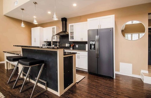 Petoskey House | Hot Tub Sleeps 8 Nature 5 mins to Downtown