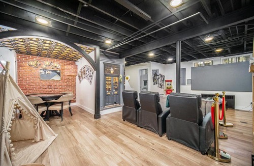Burns Park House | Hot Tub Theater Sauna Deck Fire Pit Walk to StadiumDowntownPark