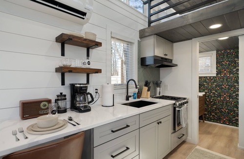Laurelville House | Hot Tub Tiny Home · Fire Pit · For Two