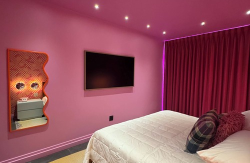 Cherokee Triangle Hotel | Hotel Hilo - Room 102