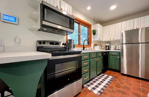 Wilmington Ski Chalet | HotTub&GameRm&Traeger Smoker-15 min 2 Mt Snow, Across from Golf, 5 min to Lake