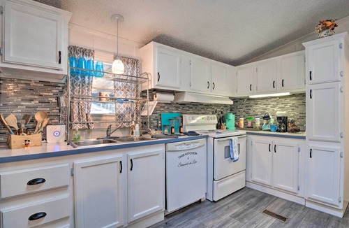 Prudenville House | Houghton Lake Area Home w/Fire Pit & Yard!