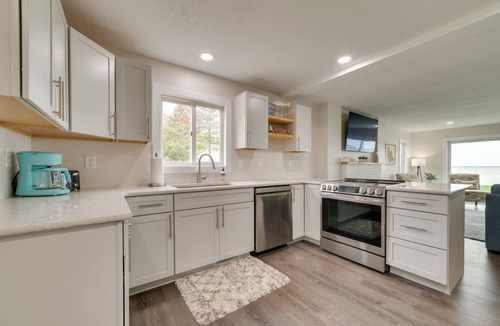 Prudenville House | Houghton Lake Vacation Rental w/Private Dock!
