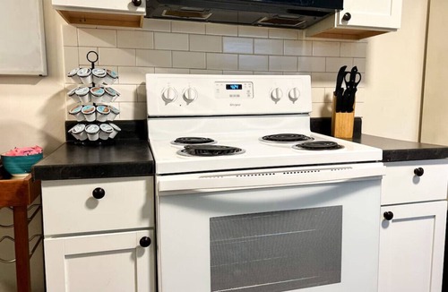 Near Eastside House | House: 4 Beds + Sofa Bed, Sleeps 7, Big Driveway