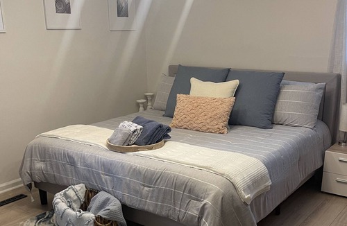 Whitehall House | House less than 10 miles Airport, Downtown, Shopping & Entertainment