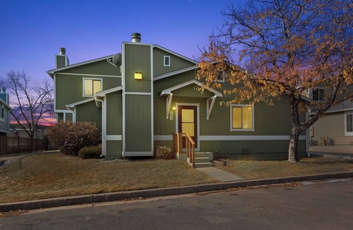Village Seven House | House of Stark | End-Unit Townhome | Pet Friendly