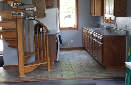 Long Lake House | House on Loon Lake 1m to Long Lake| Sleeps 6, 2 Bedrooms & 1 Large Loft| 3 Beds